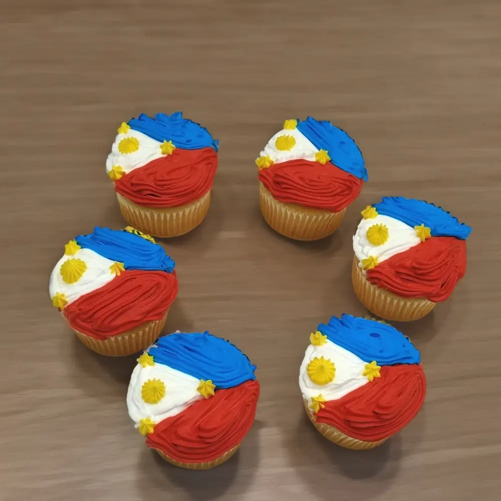 6 delectable flag-themed cupcakes.