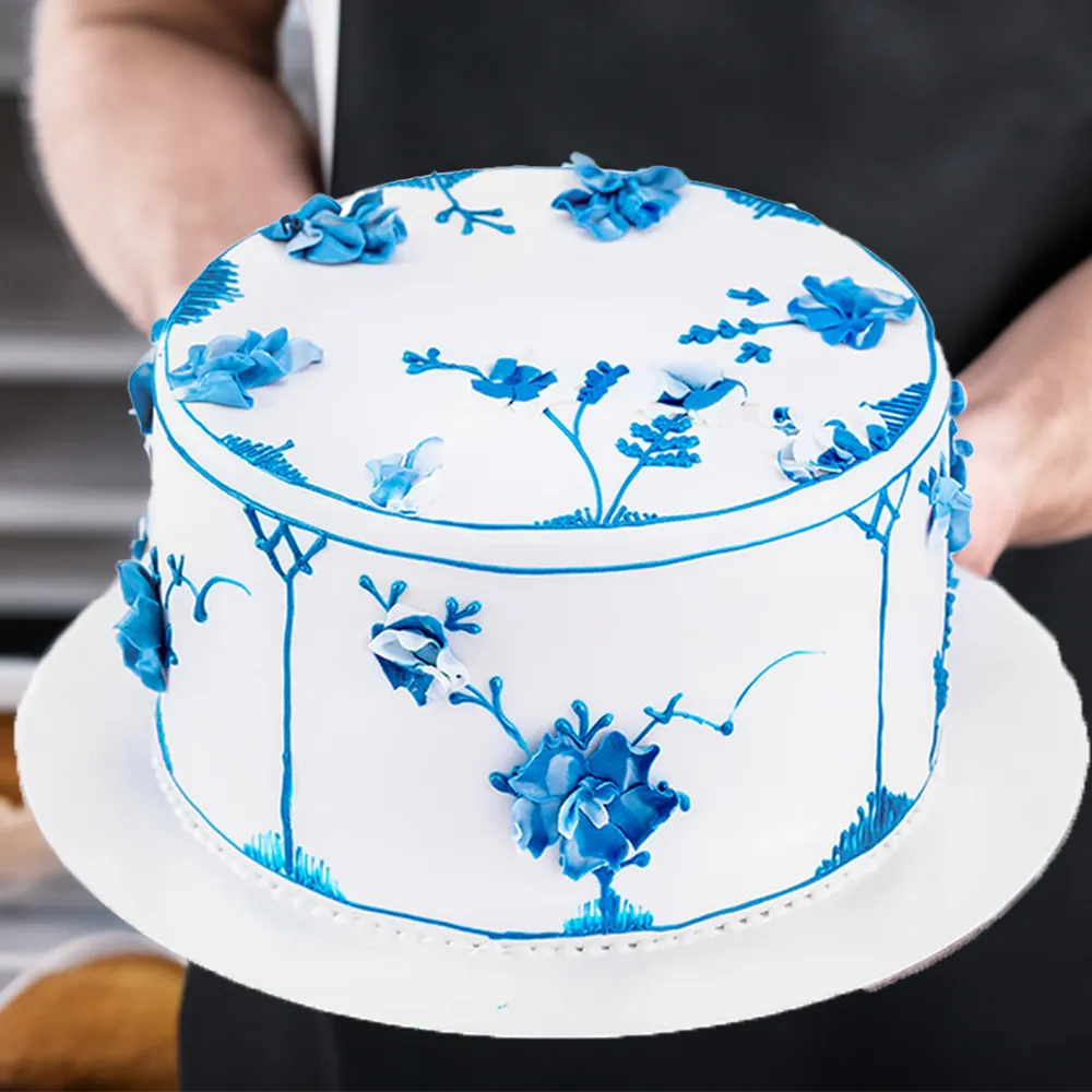 2 kg Royal Copenhagen Cake with chocolate sponge and fresh cream filling